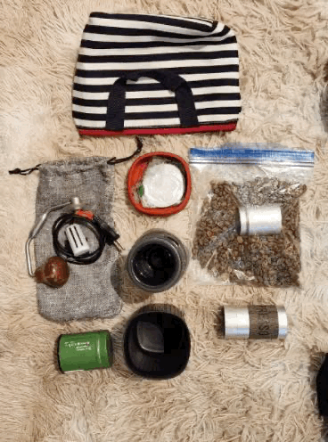 Animated packing sequence showing the coffee and tea kit being packed into the striped pouch.